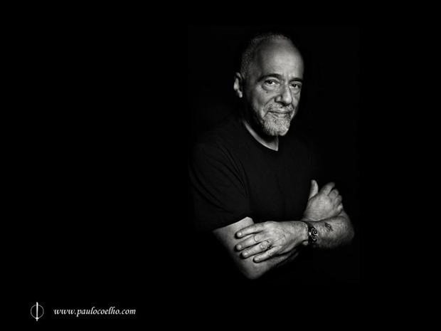 Meme template Paulo Coelho